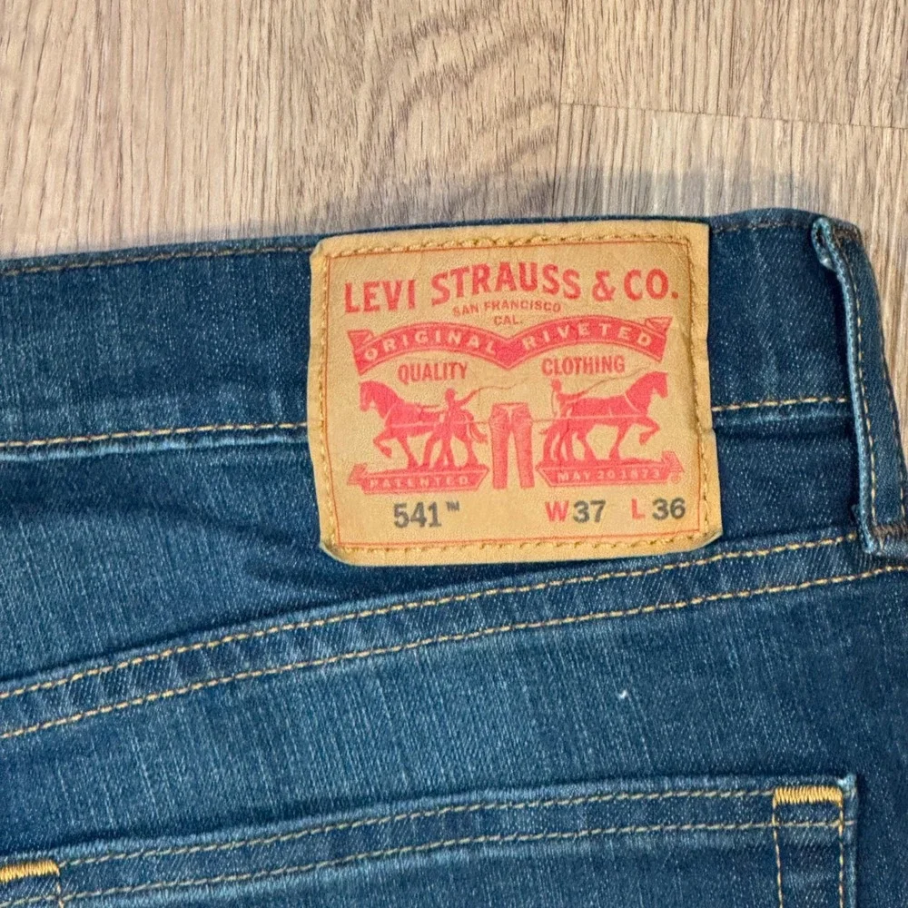 Levis 541 Athletic Taper Jeans Mens 37x36 Dark Wash Blue Denim